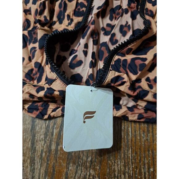 New Medium Fabletics Natural Leopard Oversized Flyweight Windbreaker Jacket NWT - Picture 11 of 12